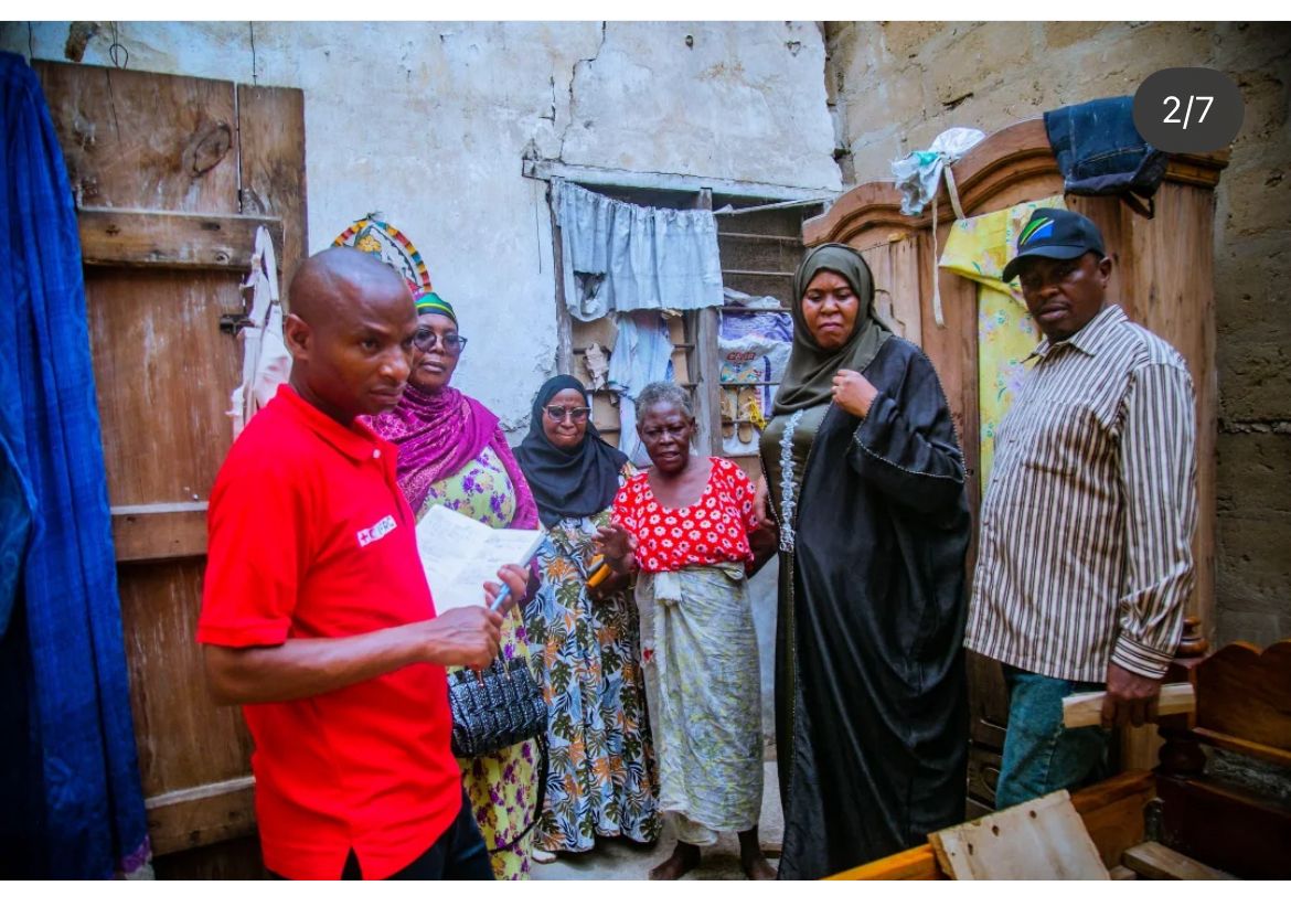 RC TANGA MHE. BALOZI DKT. BATILDA BURIAN ATEMBELEA KAYA ZILIZOATHIRIKA KWA MVUA WILAYANI MKINGA